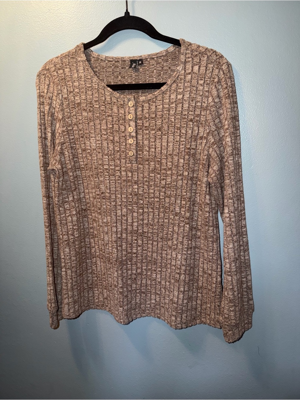 Women's Long-Sleeve Ribbed Henley Top in Taupe